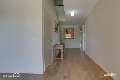 Property photo of 5 Bridge Walk Narre Warren North VIC 3804