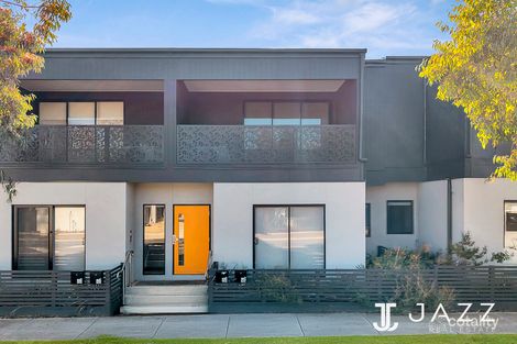 2/132 Grassbird Dr, Point Cook, VIC 3030