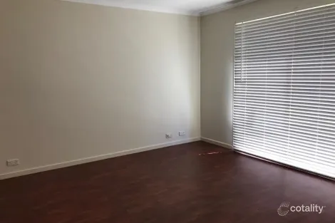 Property photo of 8 Kennedy Parade Roxburgh Park VIC 3064