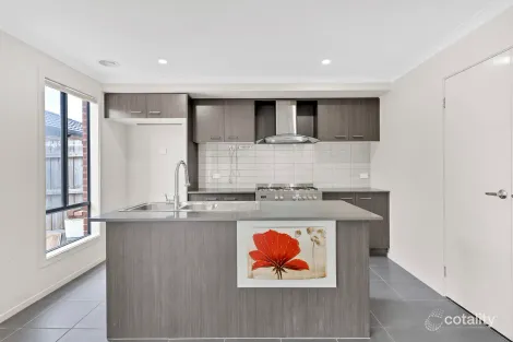 Property photo of 18 Dutchelm Avenue Werribee VIC 3030