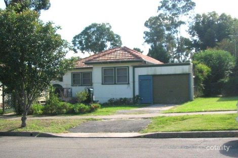 15 Rowley St, Pendle Hill, NSW 2145
