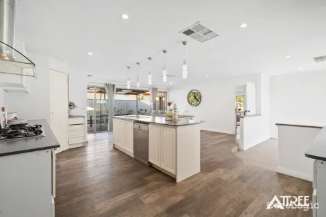 Property photo of 4 Ferntree Close Thornlie WA 6108