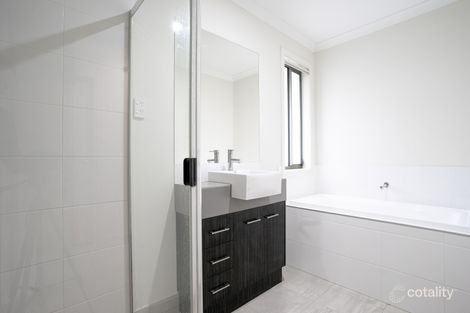 Property photo of 15 Snowden Crescent Willow Vale QLD 4209
