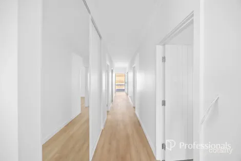 Property photo of 5 Lambert Loop College Grove WA 6230