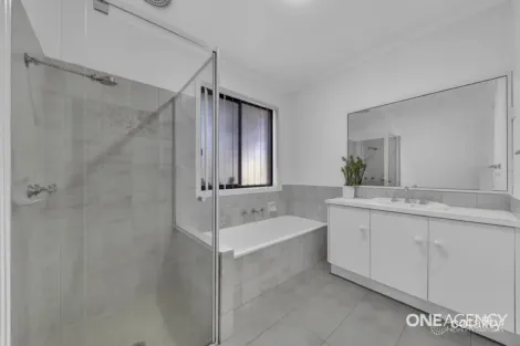 Property photo of 18 Carling Court Altona Meadows VIC 3028