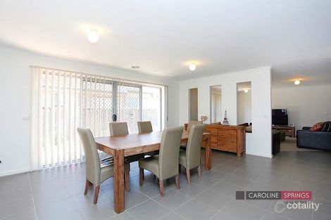 Property photo of 18 Springbrook Place Point Cook VIC 3030