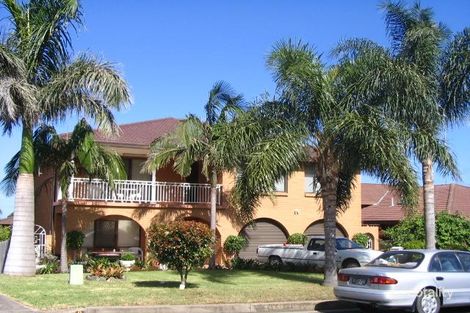 4 Kingfisher Pl, Barrack Heights, NSW 2528
