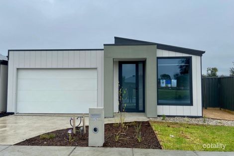 35 Timberline Pkwy, Pakenham, VIC 3810