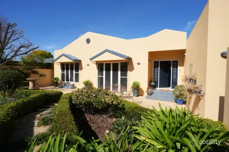 Property photo of 41 Ross Crescent Griffith NSW 2680
