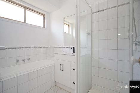 Property photo of 16 Ruthven Close Hillside VIC 3037