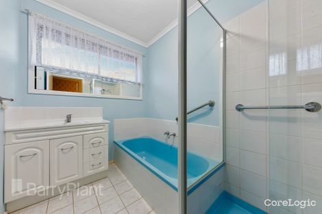 Property photo of 16 Gumtree Close St Albans VIC 3021