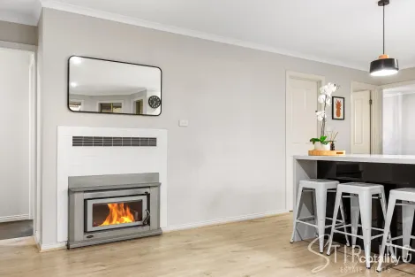 Property photo of 4 Kestral Close Blind Bight VIC 3980