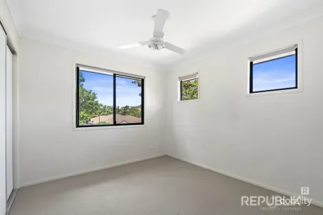 Property photo of 1/26 Witheren Circuit Pacific Pines QLD 4211