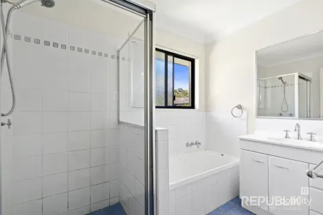 Property photo of 1/26 Witheren Circuit Pacific Pines QLD 4211