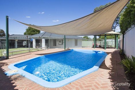 16 Grassbird Loop, Yangebup, WA 6164