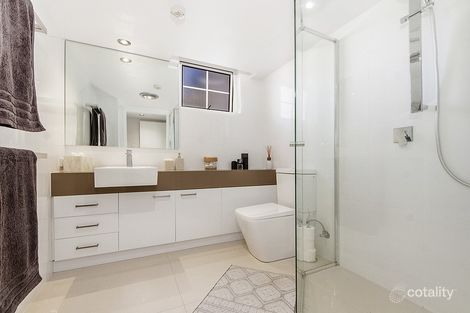 302/21 Beach Pde, Surfers Paradise, QLD 4217