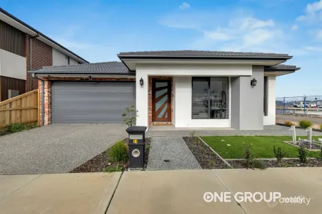 11 Helm Dr, Mickleham, VIC 3064