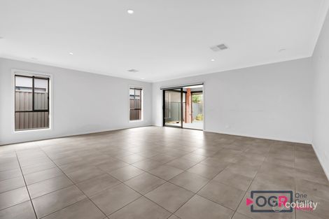 Property photo of 18 Cuttlefish Circuit Tarneit VIC 3029