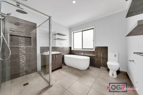Property photo of 18 Cuttlefish Circuit Tarneit VIC 3029