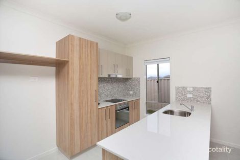 Property photo of 5 Gateway Avenue Pakenham VIC 3810