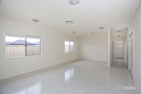 Property photo of 5 Gateway Avenue Pakenham VIC 3810