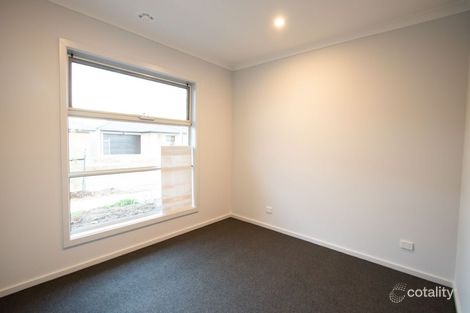 Property photo of 13 Midland Grove Werribee VIC 3030