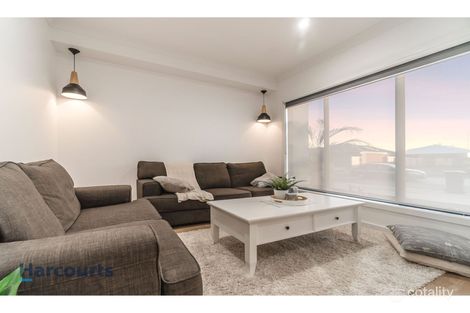 Property photo of 14 Myoora Crescent Greenvale VIC 3059