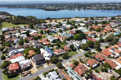 Property photo of 4 Klem Avenue Salter Point WA 6152