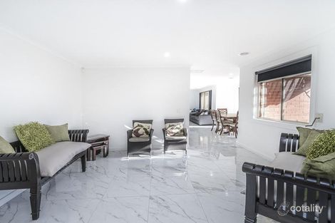 Property photo of 3 Wisla Circuit Roxburgh Park VIC 3064