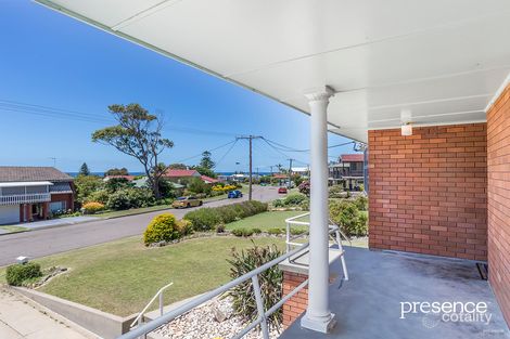 Property photo of 93 Macquarie Grove Caves Beach NSW 2281
