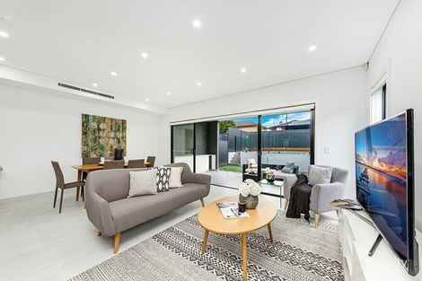 Property photo of 16 Jacaranda Drive Georges Hall NSW 2198