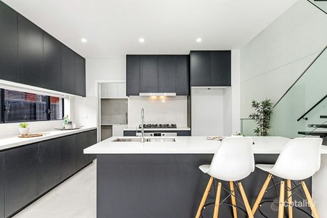 Property photo of 16 Jacaranda Drive Georges Hall NSW 2198