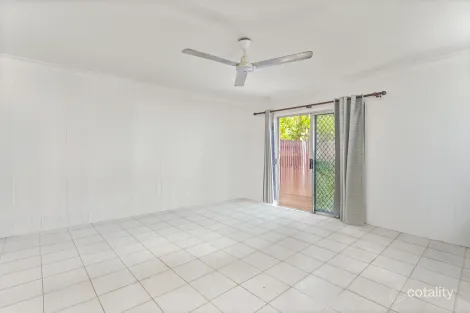 Property photo of 1/120 Greenslopes Street Edge Hill QLD 4870