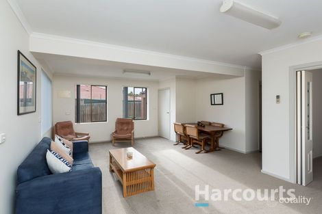Property photo of 5 McRae Mews Endeavour Hills VIC 3802