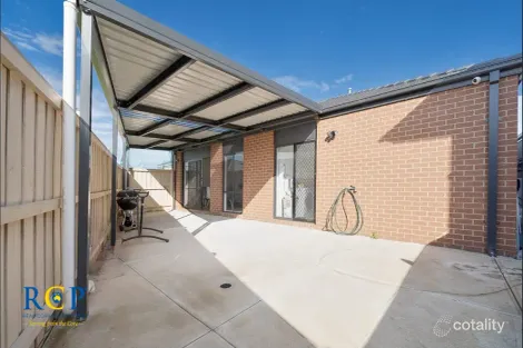 Property photo of 15 Stilo Crescent Truganina VIC 3029