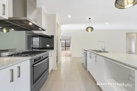 Property photo of 16 Wendouree View Wollert VIC 3750