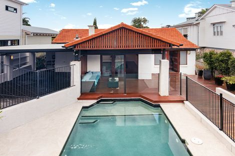 5 Charlton St, Hamilton, QLD 4007