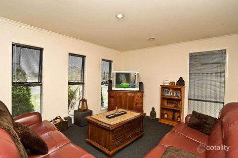 Property photo of 30 Cleland Way Caroline Springs VIC 3023