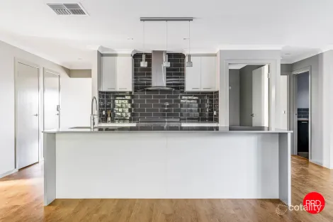 Property photo of 30 Sundew Drive Kangaroo Flat VIC 3555