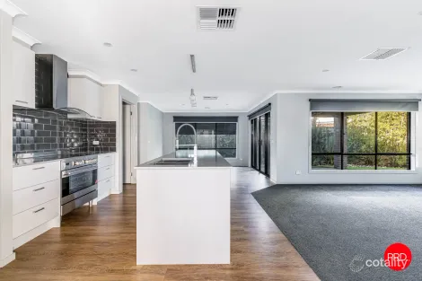 Property photo of 30 Sundew Drive Kangaroo Flat VIC 3555