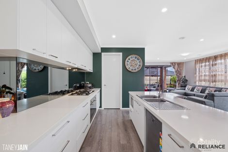 Property photo of 32 Spearmint Boulevard Manor Lakes VIC 3024
