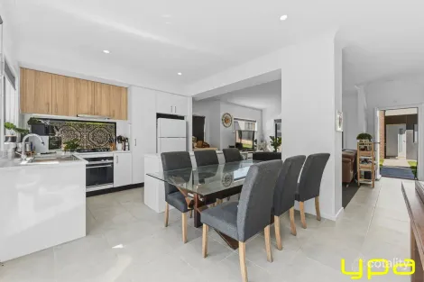 Property photo of 15 Kimzy Circuit Werribee VIC 3030