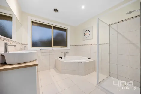 Property photo of 19 Lakeside Drive Point Cook VIC 3030