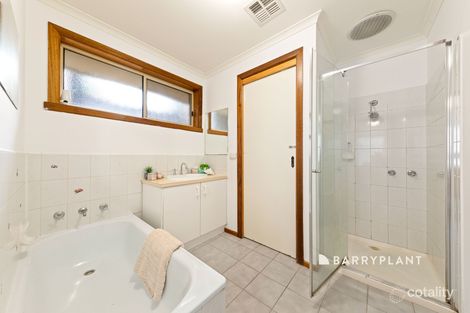 Property photo of 8 Fernshaw Gardens Hallam VIC 3803