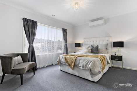 Property photo of 8 Waler Circuit Clyde North VIC 3978