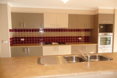 Property photo of 4 Red Blaze Place Tarneit VIC 3029