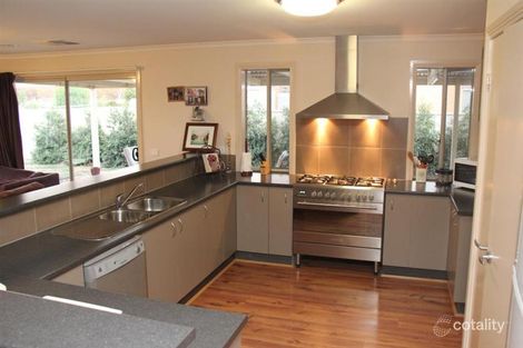 Property photo of 32 Glenwill Drive Epsom VIC 3551