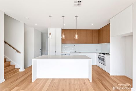 Property photo of 10 Makybe Walk Doncaster VIC 3108