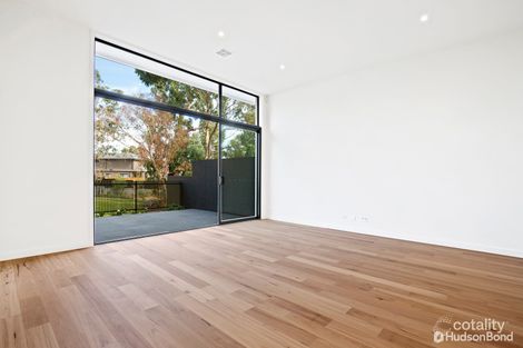 Property photo of 10 Makybe Walk Doncaster VIC 3108