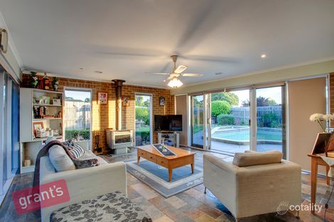 Property photo of 2 Western Way Narre Warren VIC 3805